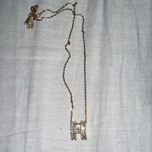 Elegant Gold Necklace with Pendant